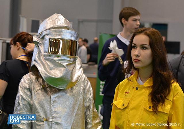 Школьники всем классом идут на производство