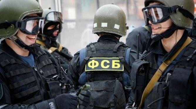 Сотрудники ФСБ задержали двух нефтеюганских полицейских за вымогательство 