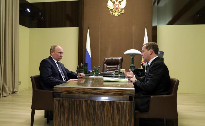 Разделить и умножить: Медведев предложил заменить Минобрнауки двумя ведомствами