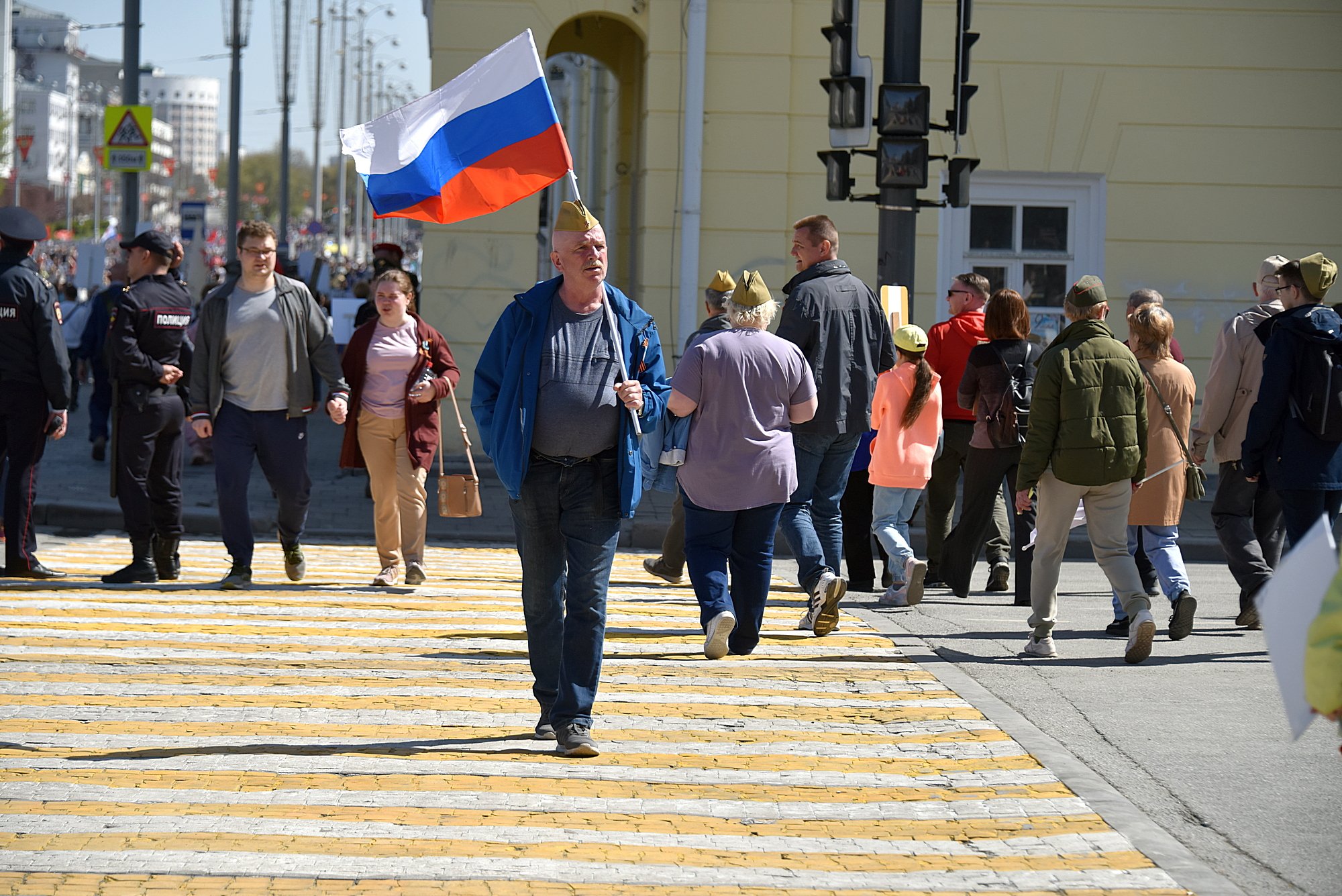 150 тыс. екатеринбуржцев прошли в рядах «Бессмертного полка» (фото)