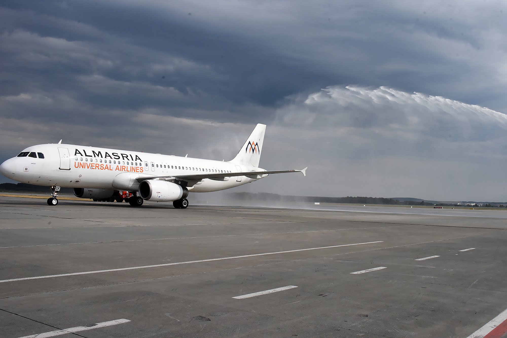 Airbus a321 almasria. Самолёт Уральские авиалинии. Аэропорт Кольцово самолеты. ALMASRIA Universal Airlines самолеты. Аэропорт Кольцово Екатеринбург.