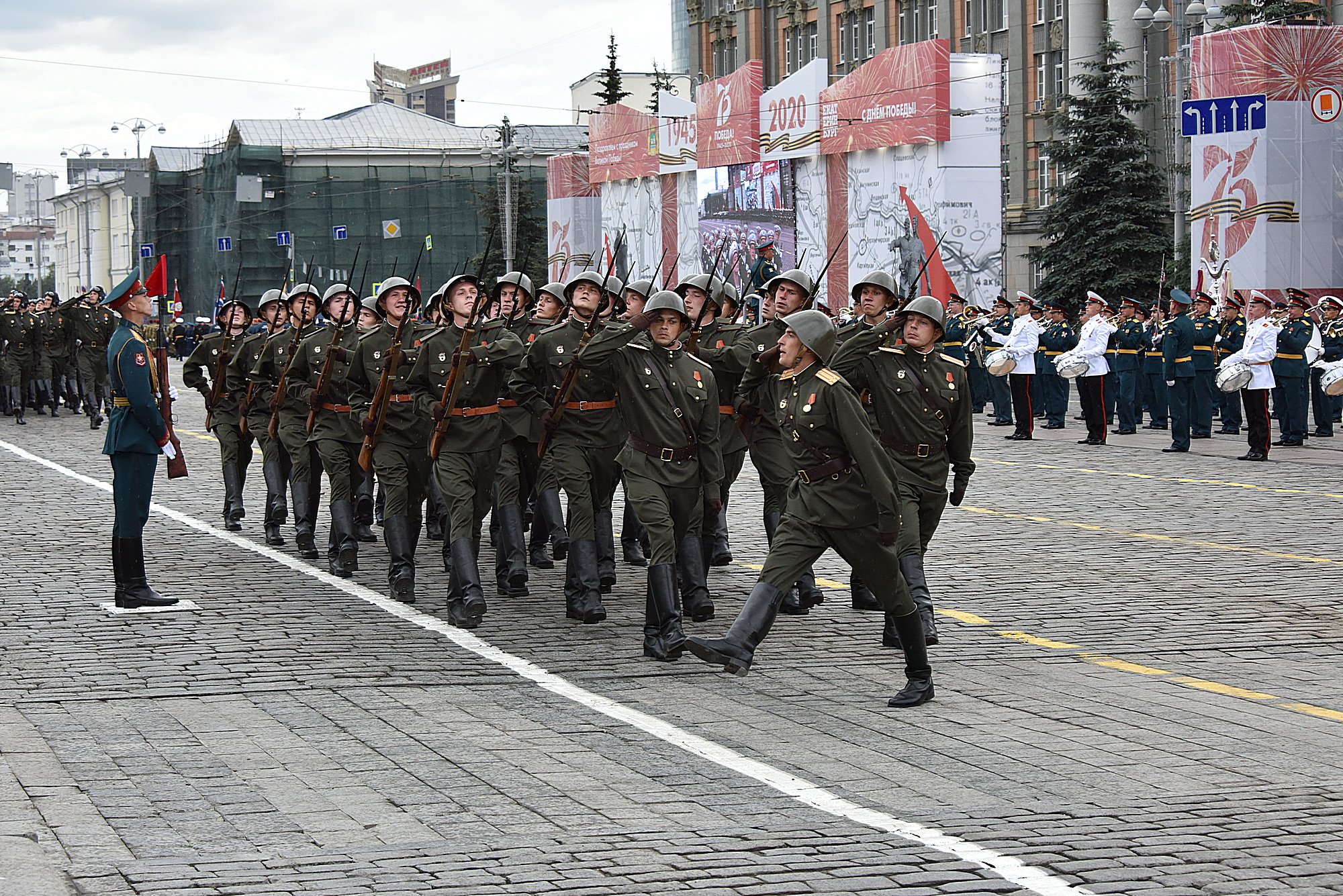 9 мая в екатеринбурге. Парад Победы ЕКБ. Площадь 1905 года Екатеринбург парад.